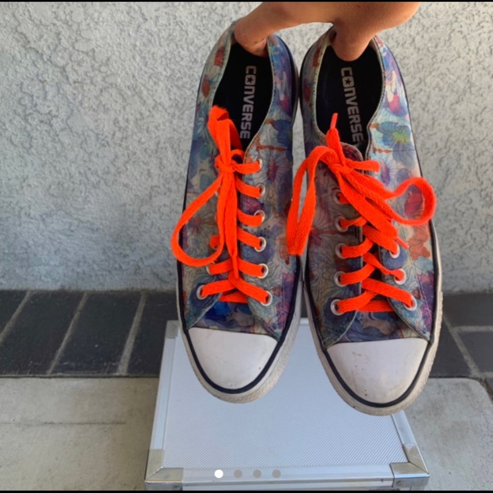 Low top floral converse